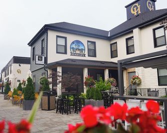 Colonial Hotel & Suites - Grand Bend - Gebouw