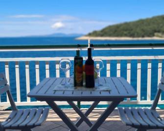 Apartments Ana i Ante (95131-A2) - Milna - island Hvar - Milna (Brač) - Balcony