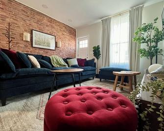 Charm City Chic! Patterson Park/Pet friendly - 볼티모어 - 거실