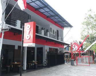 Velodrome Family House Syariah - Malang - Edifici