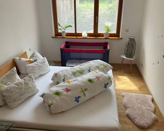 Family-friendly apartment for 4 pers. (max. 5 pers.) - Offenburg - Bedroom