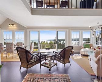 Spacious Sun-filled House with Fabulous Bay Views - Hancock - Living room