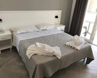 Residenza Kalios - Tropea - Camera da letto