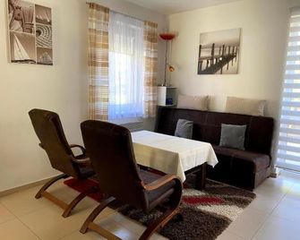 Prazdninovy Domek Kobylnice - Lipno nad Vltavou - Eetruimte