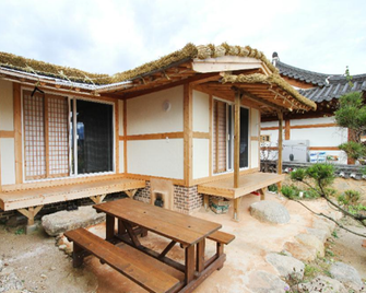 Gurye Unjoru Makdungi Hanok Stay - Gurye - Patio