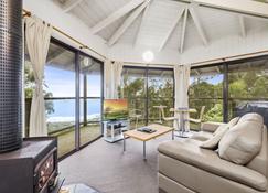 Beacon Point Ocean View Villas - Apollo Bay - Living room