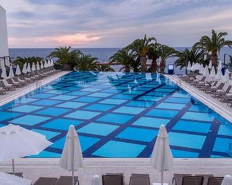 Infinity By Yelken Aquapark & Resorts - Kusadasi - Pool