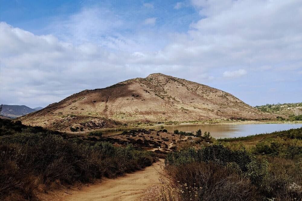 4beds 2.5baths 5min. drive to Rancho Bernardo Inn, Clubhouse, Starbucks, etc,. - סן דייגו - בניין