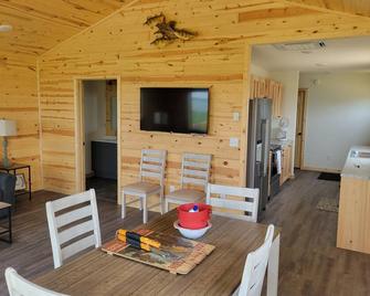 6 Mile Lodge - Devils Lake - Comedor