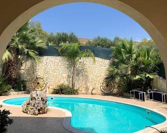Beautiful Country Side Villa With Private Pool - Racalmuto - Piscina