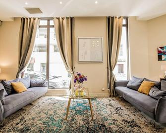 english - Cannes - Wohnzimmer