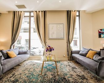 english - קאן - סלון