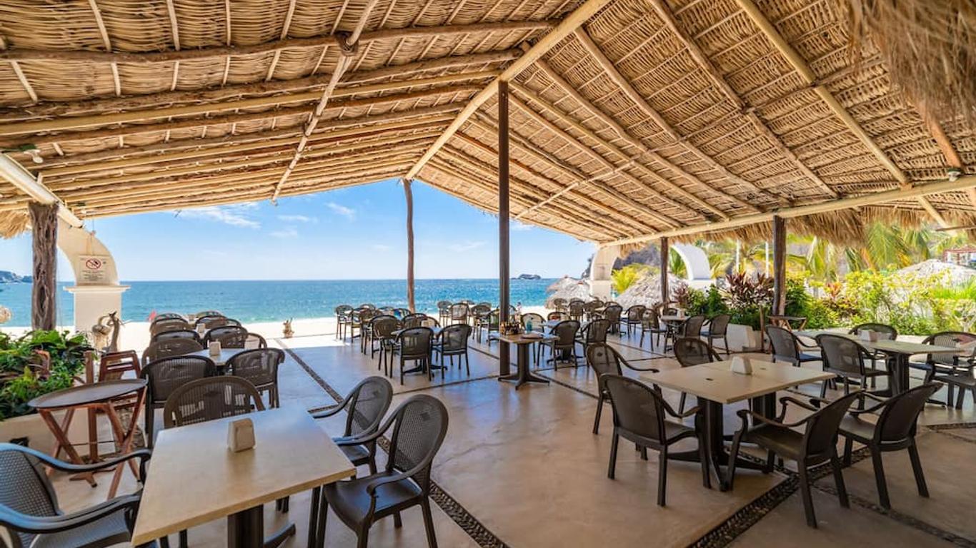 Hotel Castillo Huatulco & Beach Club