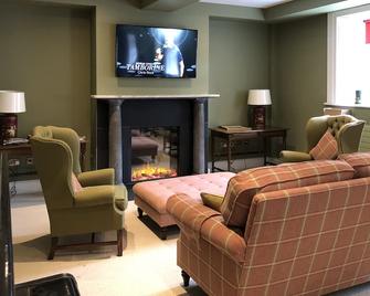 Historic Riverside Manor on 33 private acres - Tuam - Living room