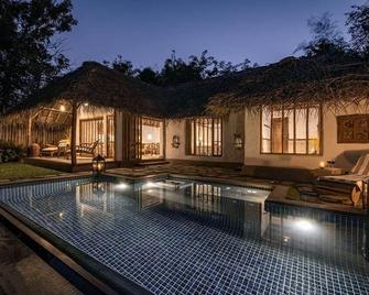 Evolve Back Kabini - Gundattur - Piscina