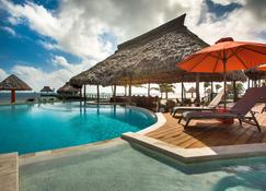 Costa Blu Beach Resort, Trademark Collection by Wyndham - Belize City - Pool