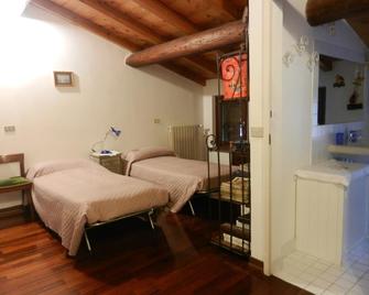 B&B Casanonni Borgo Angeli - Mantua - Bedroom