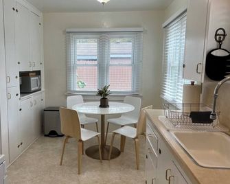 H2O Bungalow C - Carpinteria - Eetruimte