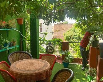 Kishan Home Stay - Mathura - Patio