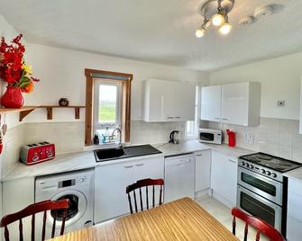 The Decca Self-catering Cottages - Stornoway - Kitchen