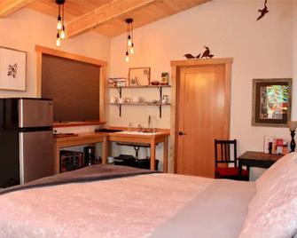 Quail Hollow, private studio - Sandy - Habitación
