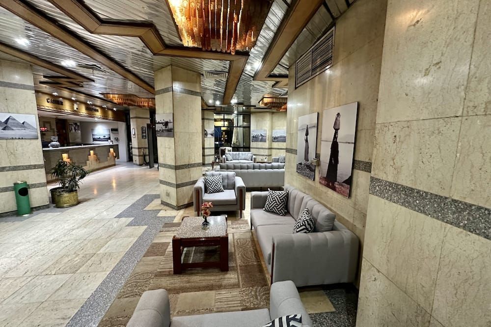 Gaddis Hotel, Suites and Apartments