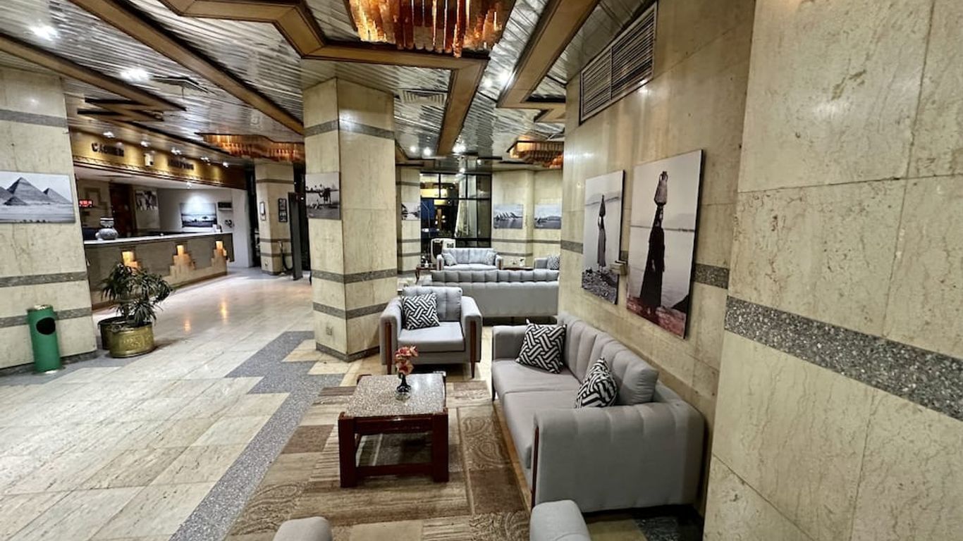 Gaddis Hotel, Suites and Apartments