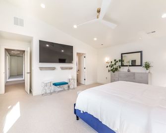 Stunning New 3 Story 5 bed 3.5 bath Home situated in the best location in SLC - Salt Lake City - Bedroom