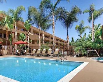 Charming Stay Minutes Away from SeaWorld & San Diego Zoo - San Diego - Pool