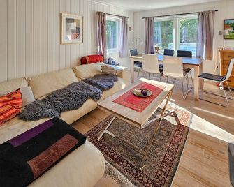 1 Bedroom Amazing Apartment In Vestby - Vestby - Sala de estar