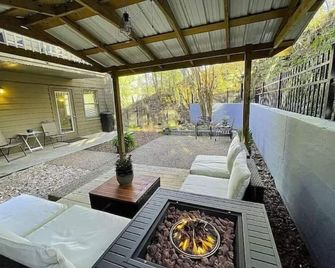 Townhouse by the River - Birmingham - Patio