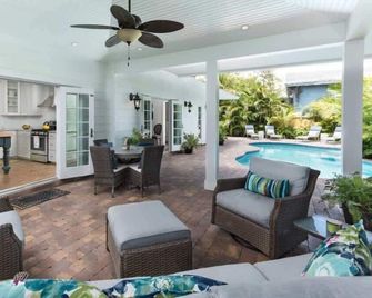 Palm Beach Oasis - Indulge in Garden Tranquility with Alfresco Dining - West Palm Beach