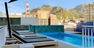 Urban Oasis At The Four Seasons - Cape Town - Pool