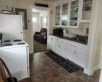 2 Rooms House Close to Downtown with quick freeway - Salt Lake City - Kitchen