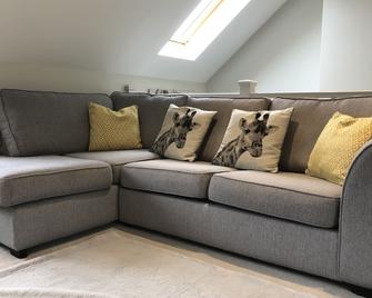 'The Haven' a luxury apartment close to the Meon Shore coast. - Fareham - Living room