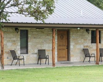 Frio Pecan Farm House 24 - Leakey - Patio
