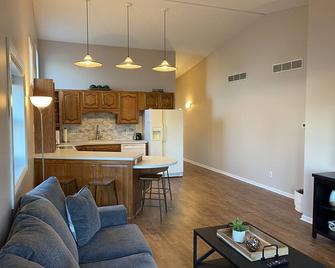 Quiet golf course condo with picturesque views - Fremont