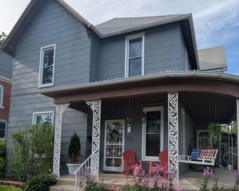 Historical Queen Anne in 'Magic City' - Moberly - Gebouw