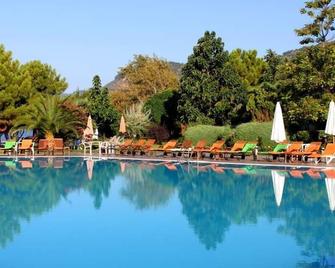 Hotel Rena - Küçükkuyu - Piscina