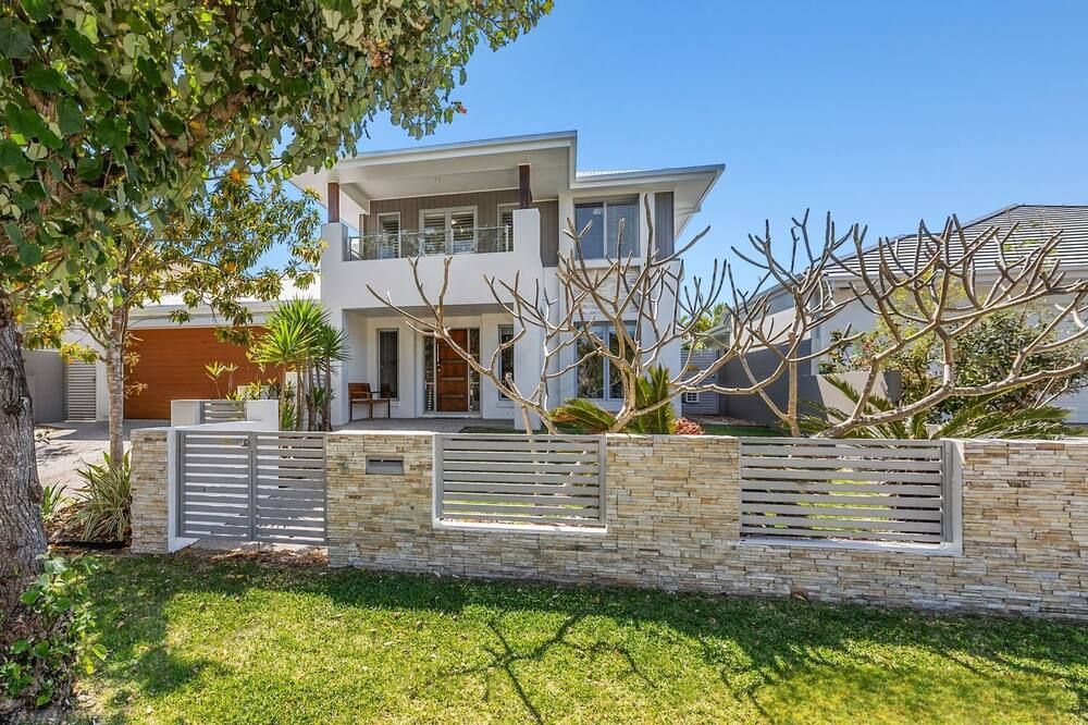 Ocean Blue - 5 Bedroom Pet-Friendly Beachside Home - Kingscliff - Gebäude