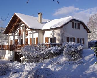 Beautiful family residence on the lake route - Oyonnax - Bâtiment