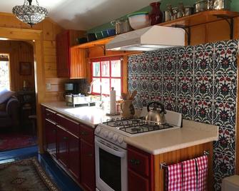 Beautiful cottage on quiet country road walking distance to charming North Creek - North Creek - Cocina