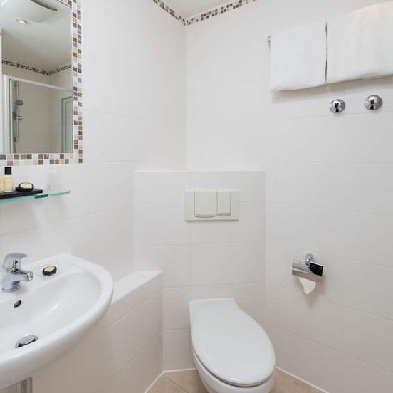 Bathroom view of Hotel Munich Inn - Design Hotel