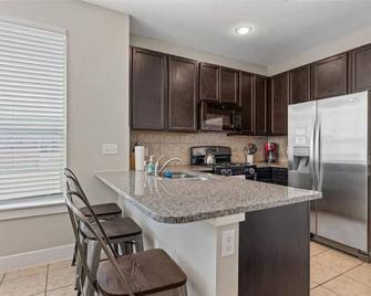 Dog-Friendly Retreat: Budget 3br/2.5ba Townhouse In East Georgetown! - Georgetown - Kitchen