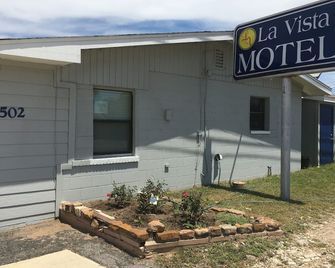 La Vista Motel - Burnet - Building