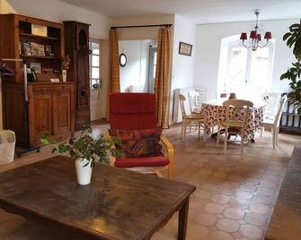 Grande Ourse guest room - Sembadel - Comedor