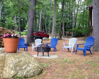 Cozy Lakeside Cottage - Contoocook - Patio