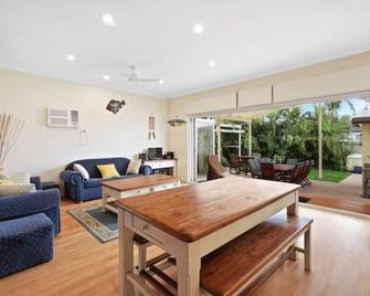 Gonetothebeach - Beach, Spa, Pool Table, Pets, Boards, Rods, Bikes. Awesome. - The Entrance - Pokój dzienny