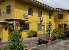Sunflower Apartments Trinidad - Couva - Gebäude