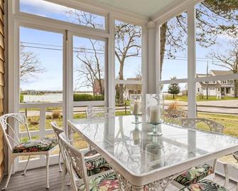 New Listing: Full Waterviews, Steps To The Beach, Kayaks Available - Shelter Island Heights - Dining room